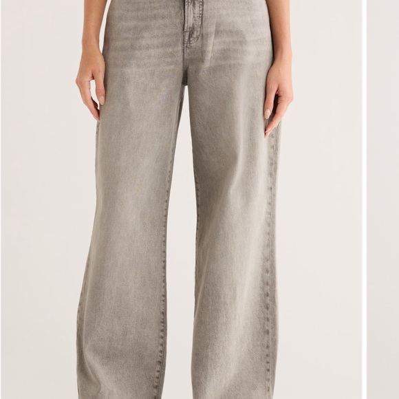 Good American Relaxed Wide Leg Jeans in Gray - Picture 3 of 4